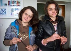 Хто зробить краще (зліва направо: Ольга Поліщук і Оксана Сокольвак)
